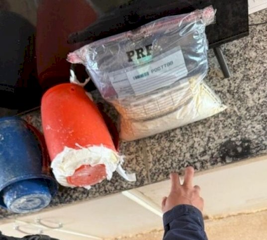 Passageiro de ônibus é preso com 3 kg de cocaína ocultos em garrafas