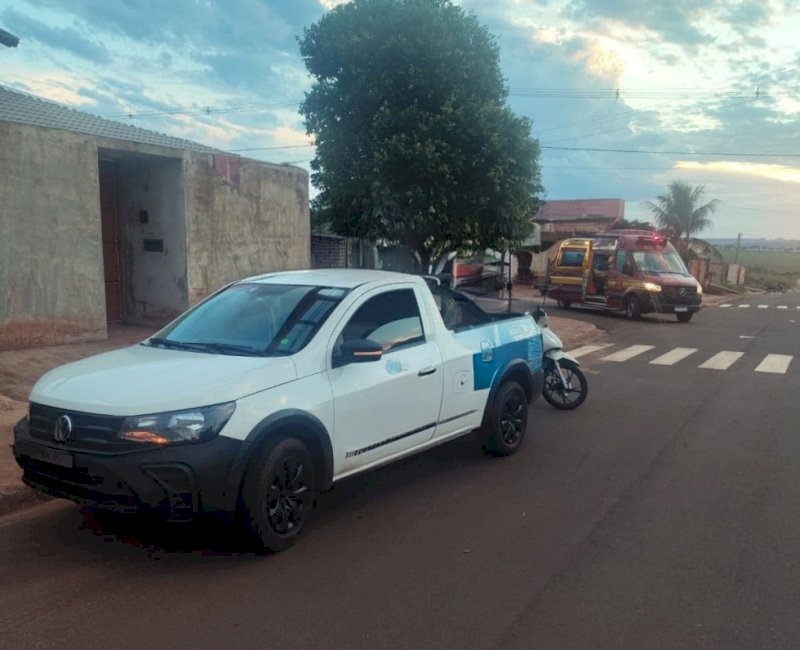 Ivinhema: motociclista fica ferida após colisão com Saveiro no Bairro Água Azul