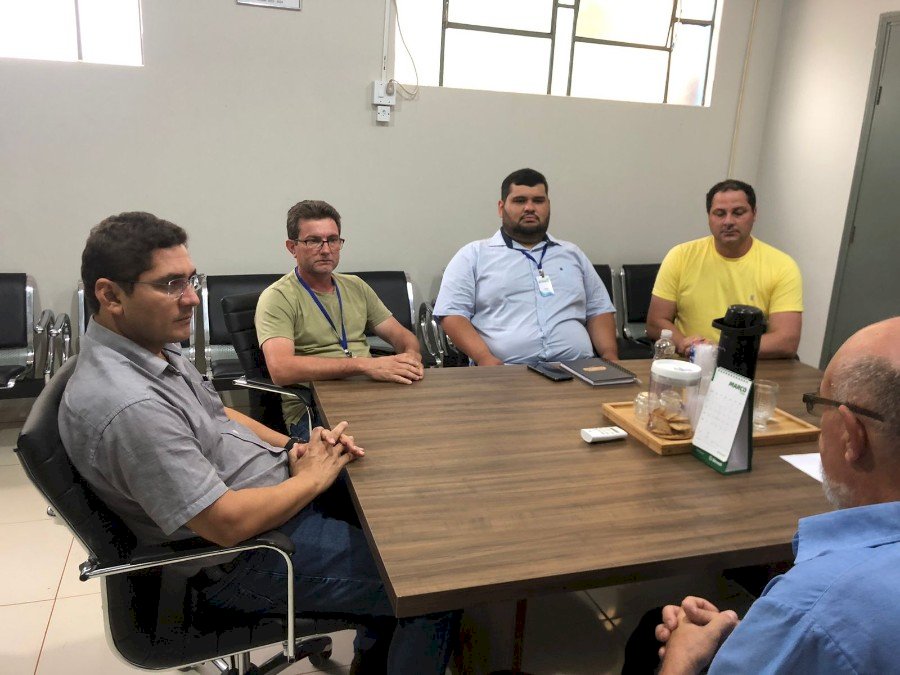 Prefeito Edinho Cassuci se reúne com empresários que querem se instalar em Angélica