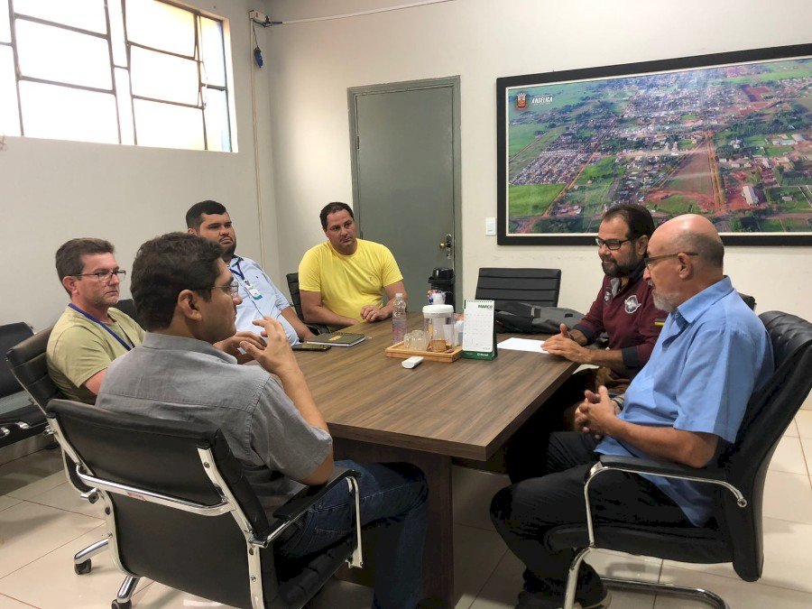 Prefeito Edinho Cassuci se reúne com empresários que querem se instalar em Angélica