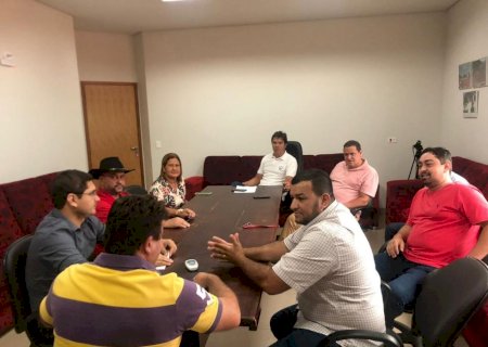 Prefeito Edinho Cassuci se reúne com vereadores para apresentar projeto de obras.