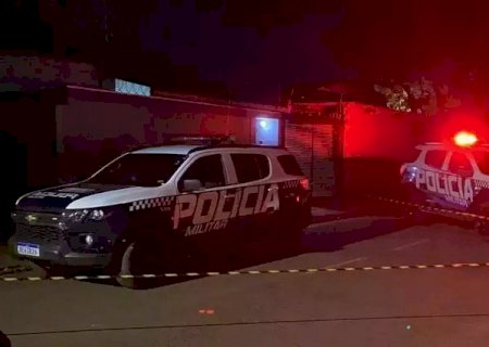 Após troca de tiros com a polícia, dois homens morrem.