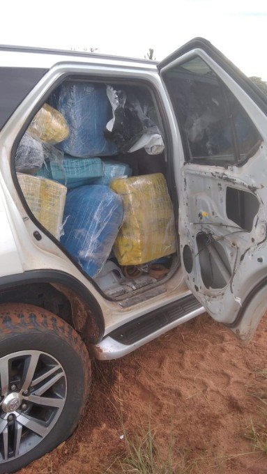 PM apreende SW4 com quase 1 tonelada de maconha às margens da BR-262