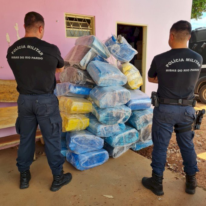 PM apreende SW4 com quase 1 tonelada de maconha às margens da BR-262