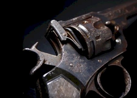 Homem atira e da coronhada na cabeça de proprietário de mercado por ele não vender fiado.