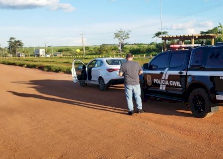 Ivinhema - Polícia Civil, com apoio da PRF, prende três homens por receptação, suspeitos de adquirir e tentar vender em Ivinhema veículos produto de estelionato praticado contra locadoras de veículos de outro Estado.