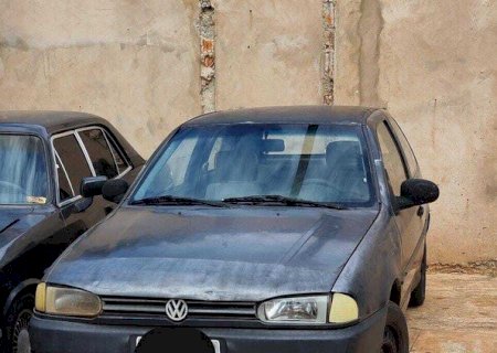 Homem que se passava por policial e oficial de justiça para roubar carro é preso.