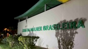 Adolescente de 14 anos é resgatada de cárcere onde era estuprada e agredida por homem de 29 anos.