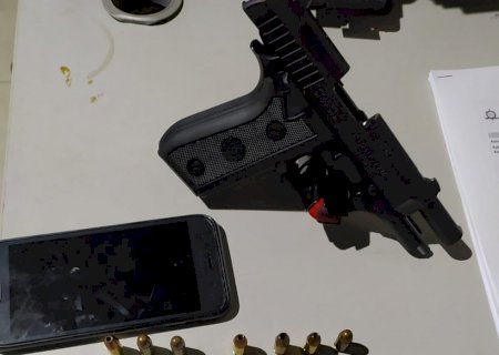 Homem é preso após ameaçar esposa com arma de fogo