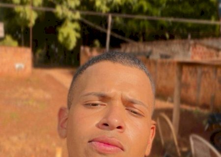 Motociclista morre após bater em veículo em Dourados.