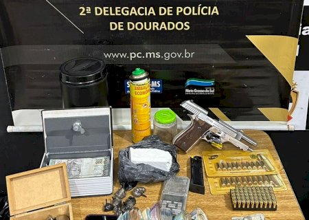 Polícia Civil localiza drogas e dinheiro enterrados em residência.