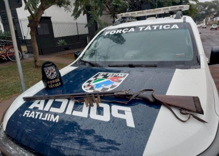 Ivinhema -  Polícia Militar prende homem por porte ilegal de arma de fogo e munições.
