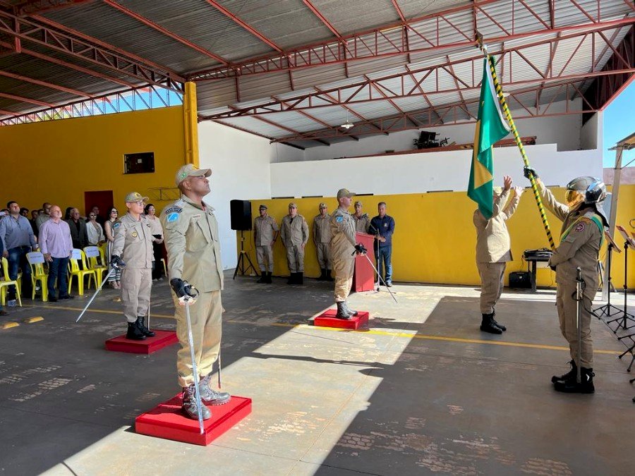 Com uma solenidade bastante emocionante capitão Eliel Rodrigues despede do comando do Corpo de Bombeiros Militar em Ivinhema