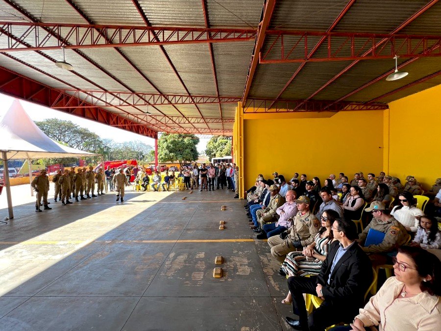 Com uma solenidade bastante emocionante capitão Eliel Rodrigues despede do comando do Corpo de Bombeiros Militar em Ivinhema