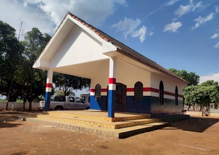 Angélica - Prefeito Edinho Cassuci através da secretaria de obras faz manutenção do cemitério e estradas para receber população no dia de finados.