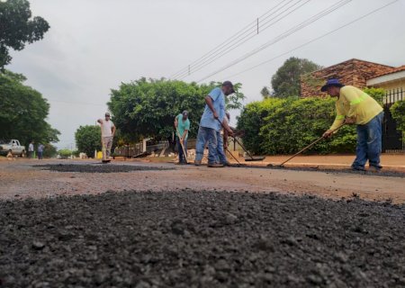 Angélica - Prefeitura realiza a operação tapa buracos para dar início ao recapeamento das ruas e avenidas.