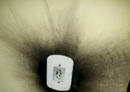 Ivinhema - Raio atingi antena de TV e provoca incêndio em residência