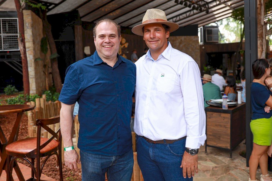 Presidente Marcelo Bertoni é homenageado em aniversário de 25 anos da Novilho Precoce