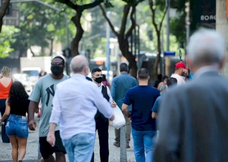 Expectativa de vida sobe para 75,5 anos após queda na pandemia