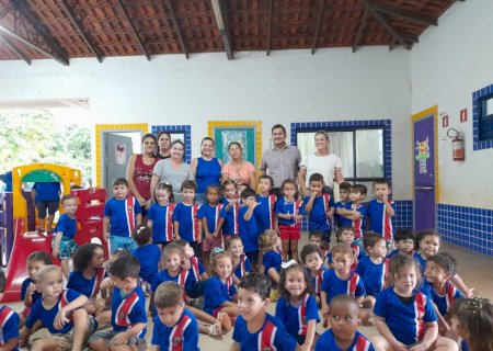 Angélica: Prefeitura realiza entrega de uniformes, bolsa e material escolar