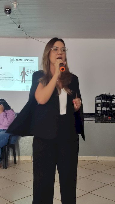 Angélca - Palestra orienta idosos sobre a campanha Junho Prata