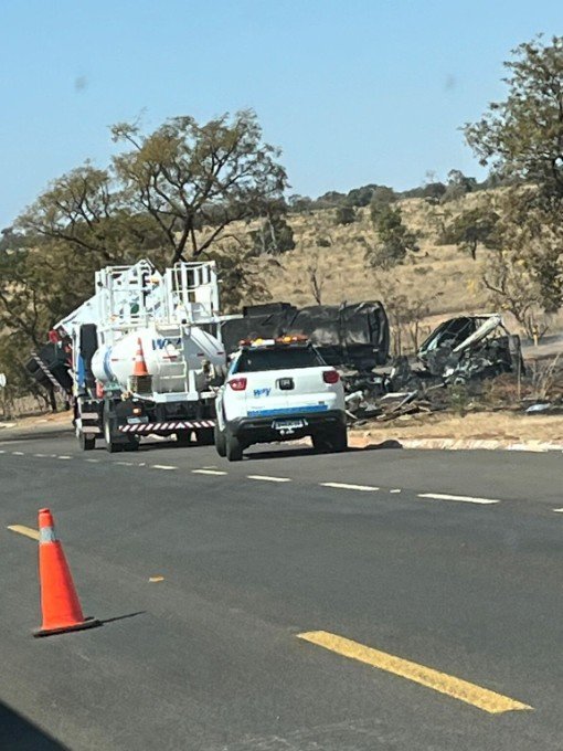 Motorista dorme ao volante e causa acidente entre carretas na MS-306