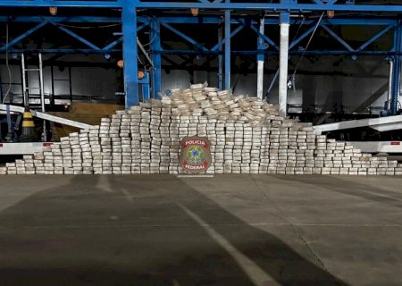 Homem é preso com mais de meia tonelada de cocaína escondido em compartimento secreto de caminhão