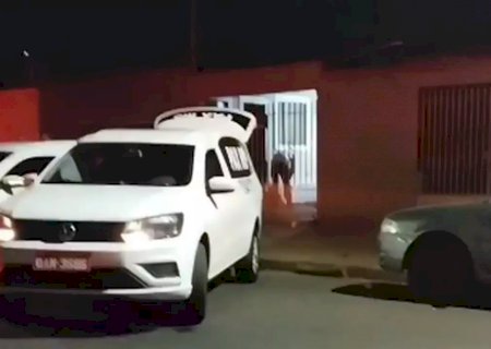 Jovem é chamado no portão de casa e executado