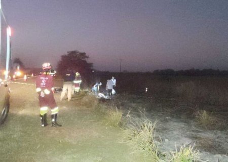 Corpo encontrado carbonizado em rodovia é de servidor aposentado; mulher é presa na ação