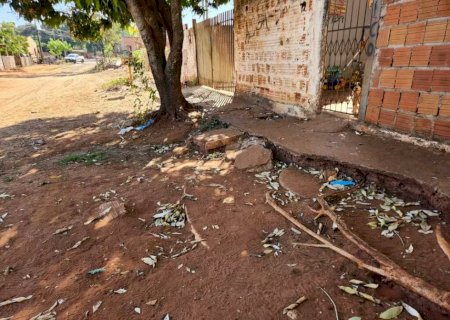 Homem morre baleado na frente de casa