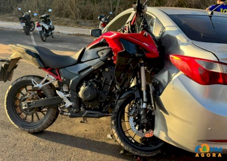 Motociclista e passageiro ficam feridos em colisão com carro na Estrada do Pantanal