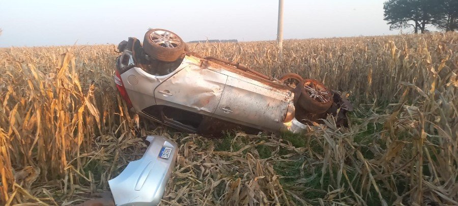 Nova Andradina - Capotamento na BR -376 em frente o Assentamento Santa Olga, deixa uma mulher ferida