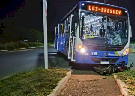 Motociclista que seguia na contramão morre ao bater em ônibus