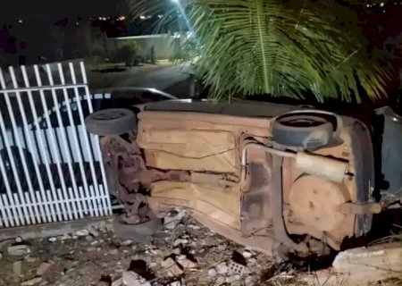 Rapaz morre ao perder controle da direção e carro capotar na MS-316
