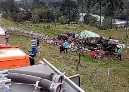 Freio de carreta falha e motorista de MS morre em acidente impressionante