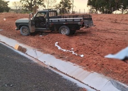 Colisão deixa motorista morto e dois feridos na BR-359