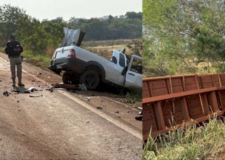 Carreta e picape se envolvem em acidente fatal na BR-267