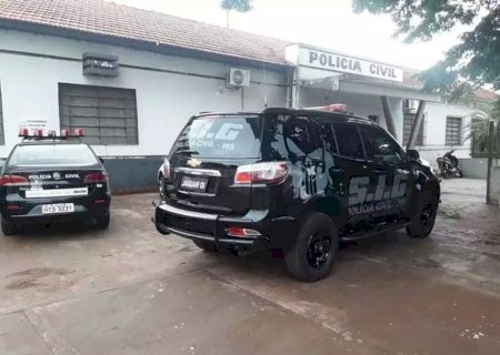 Grávida tem mãos furadas com tesoura durante tortura feita pelo companheiro