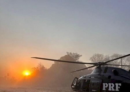 PRF e Corpo de Bombeiros resgatam idosa vítima das queimadas em Corumbá