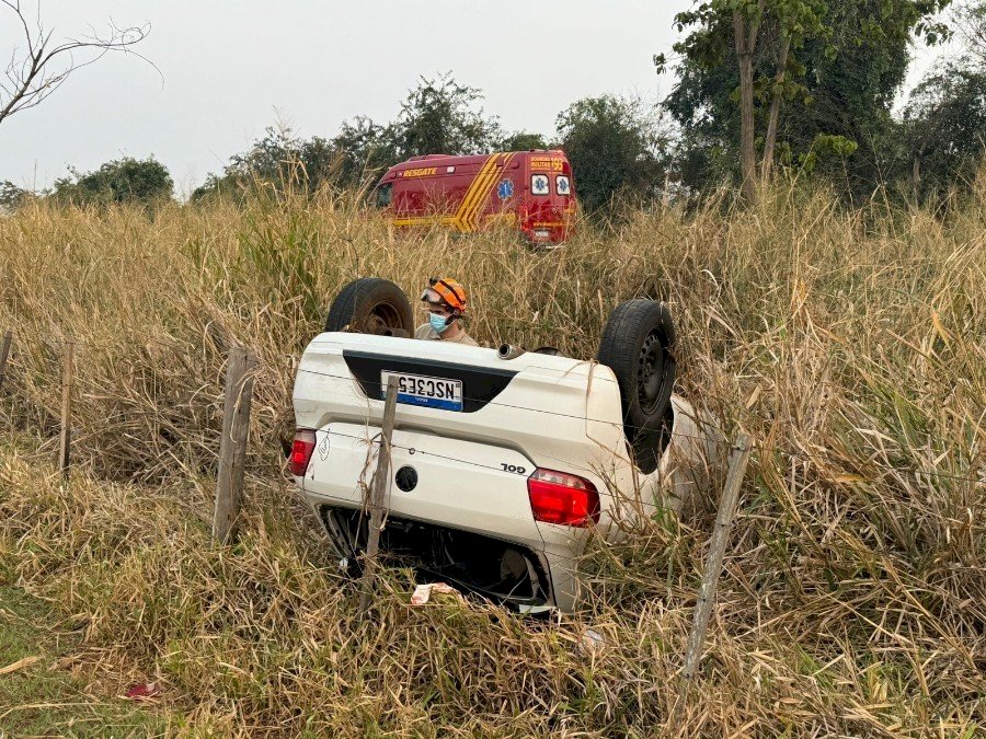 Veículos capotam na MS-276 em Batayporã e condutores saem ilesos