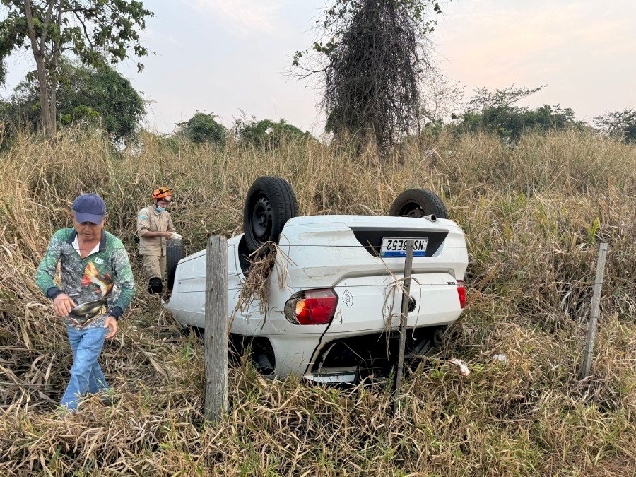 Veículos capotam na MS-276 em Batayporã e condutores saem ilesos