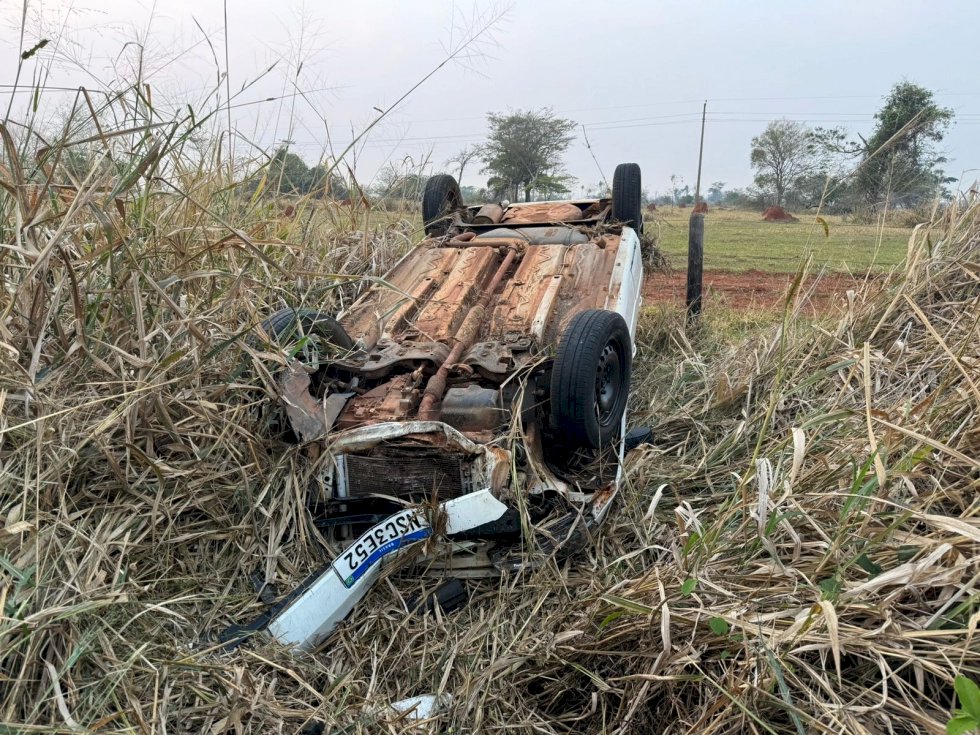 Veículos capotam na MS-276 em Batayporã e condutores saem ilesos