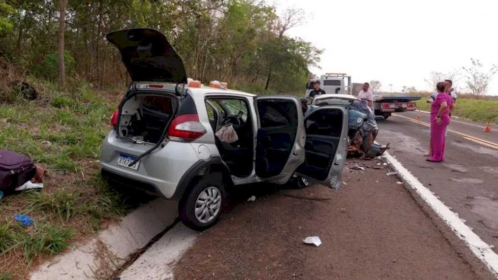 Acidente na BR-267 deixa uma pessoa morta e 5 gravemente feridas neste domingo