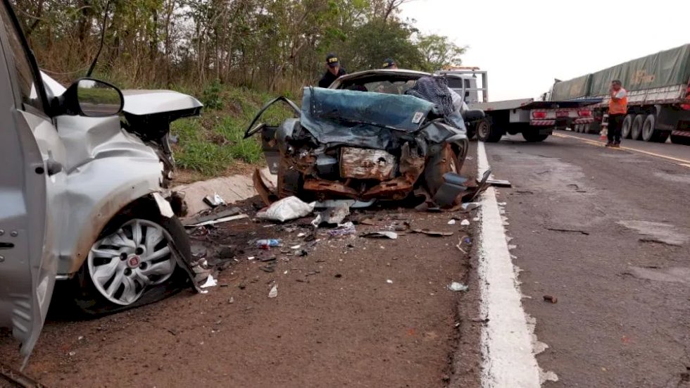 Acidente na BR-267 deixa uma pessoa morta e 5 gravemente feridas neste domingo