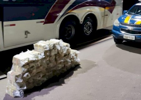 PRF apreende 210 Kg de cocaína em ônibus