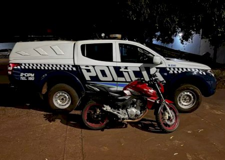 Motociclista empina veículo, cai e criança morre a caminho do hospital