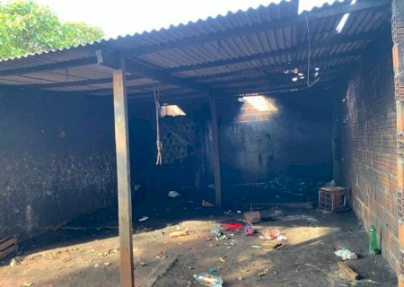 Deitado em rede, homem é assassinado com facadas no pescoço