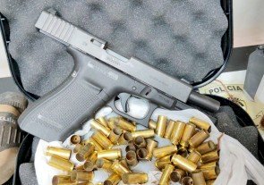 Polícia apreende arsenal em casa de pecuarista acusado de mandar matar idoso