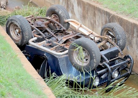 Homem morre ao cair com Jeep preparado para cross em galeria de águas pluviais