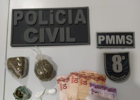 EM AÇÃO CONJUNTA, POLÍCIAS CIVIL E MILITAR, PRENDEM JOVEM E APREENDE DOIS ADOLESCENTES POR TRÁFICO DE DROGAS EM TAQUARUSSU